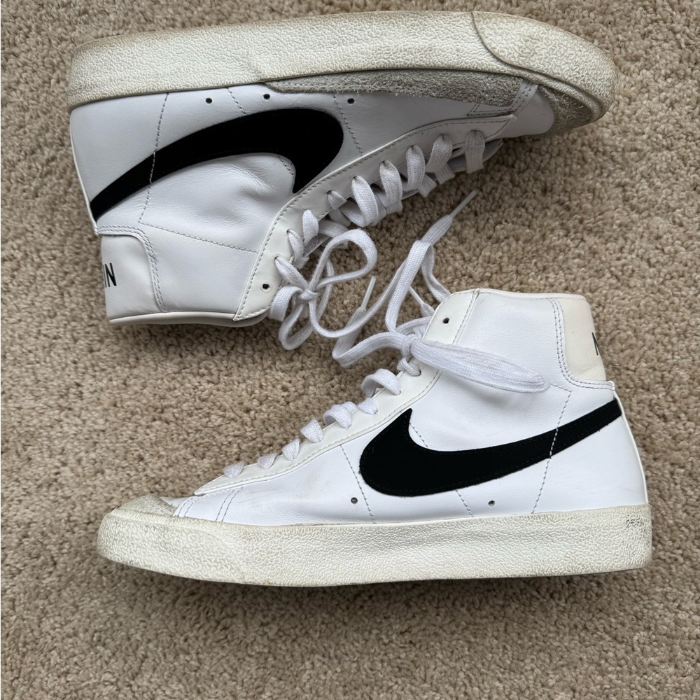 Nike Unisex Blazer Mid ‘77 White and Black High-Top Sneakers. Women’s size 9.5